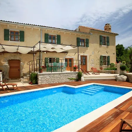 Villa Gelci 655 *