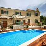 Villa Gelci 655 *